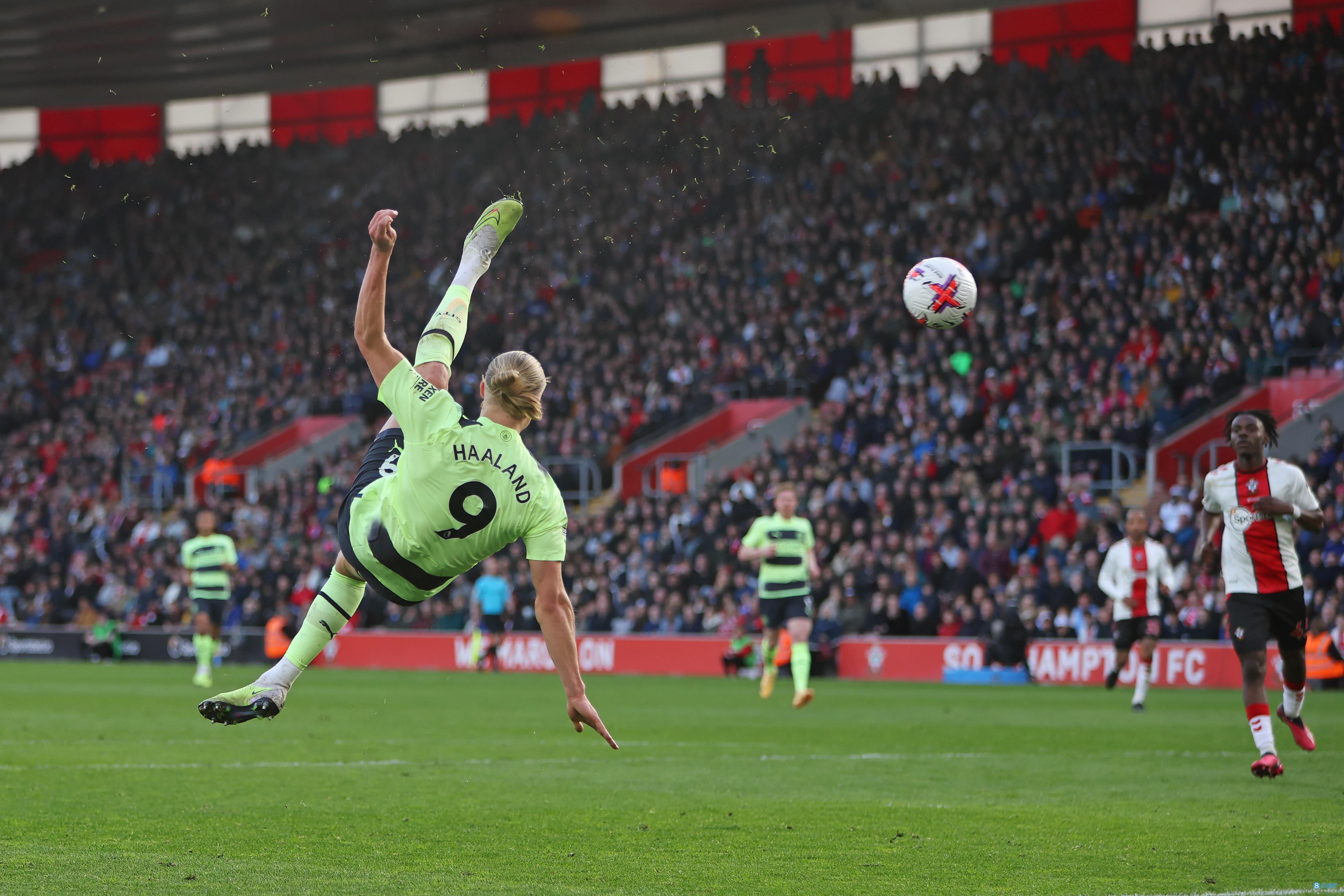 北京国安玄学加持？罕见：河南球迷震撼出征，大量聚集在候车厅