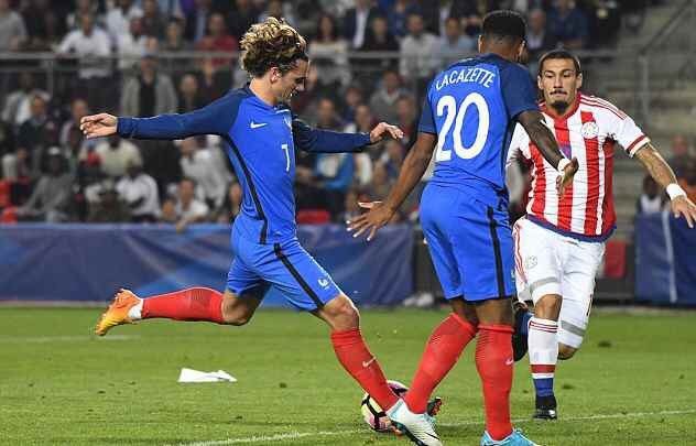 比赛中阿尔特塔挡在了波罗发界外球的路线上，双方爆发冲突