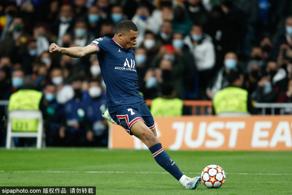 心系老东家，小罗社媒晒照祝贺弗拉门戈巴甲夺冠